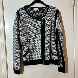 Sioni Women’s Sweater Silver Zipper Black And White Chevron Pattern
